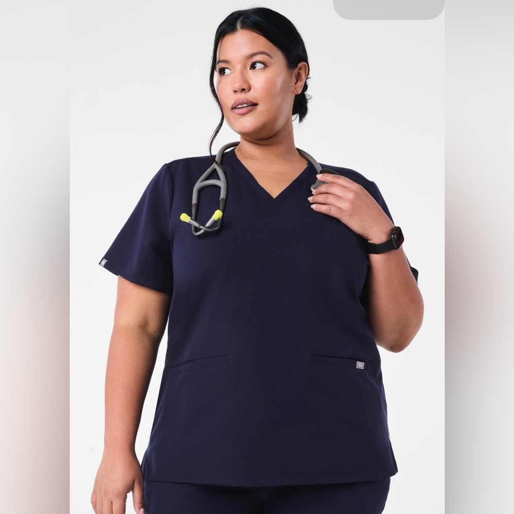 FIGS Casma Three-Pocket Scrub Top 3X Navy